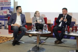 Panel transport intern