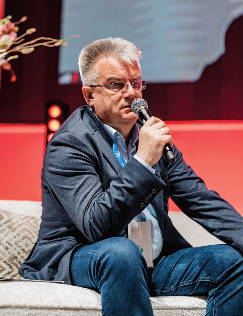 Romania Sau Ungaria: Unde Se Vamuit Mai Repede Coletele Online? Revelatii Surpreinzatoare! 1 Marcel Mutescu ZOE 6399