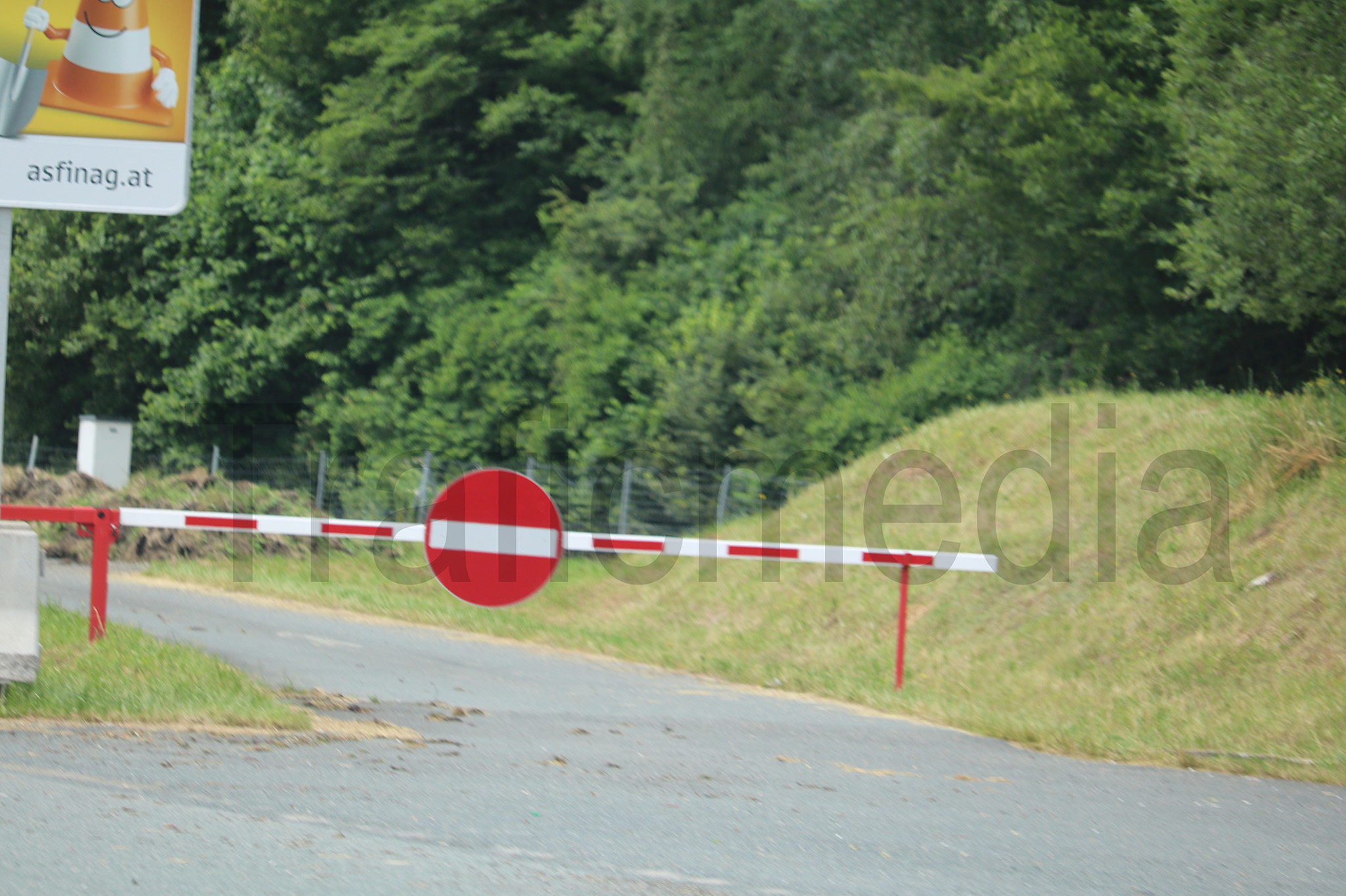 restrictii, interzis