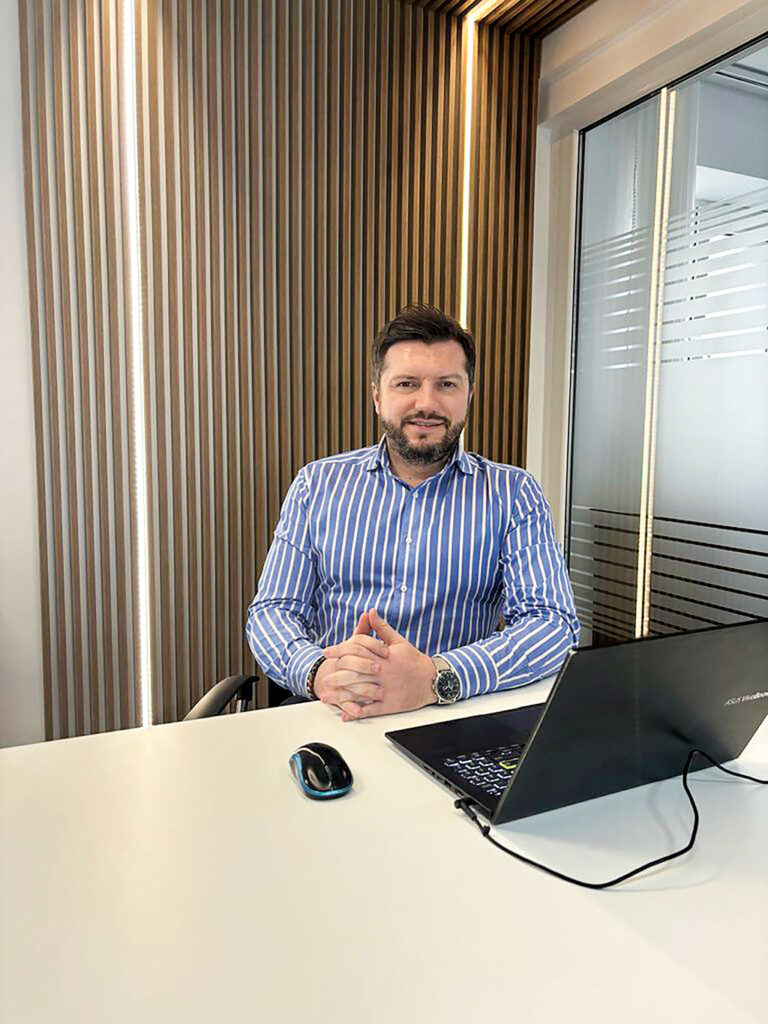 Scara Roșie Logisticii: Criza Salariilor, Inflației și Reglementărilor Nove Transforme Industria Transporturilor в română ar fi "Crisa Salariilor și Inflației Lovine Industria de Transporturi și Logistică 6 ancheta Orient Spedition 2