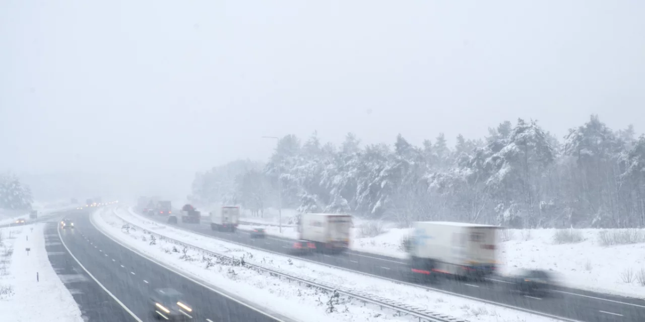 tln, camioane, autostrada, zapada